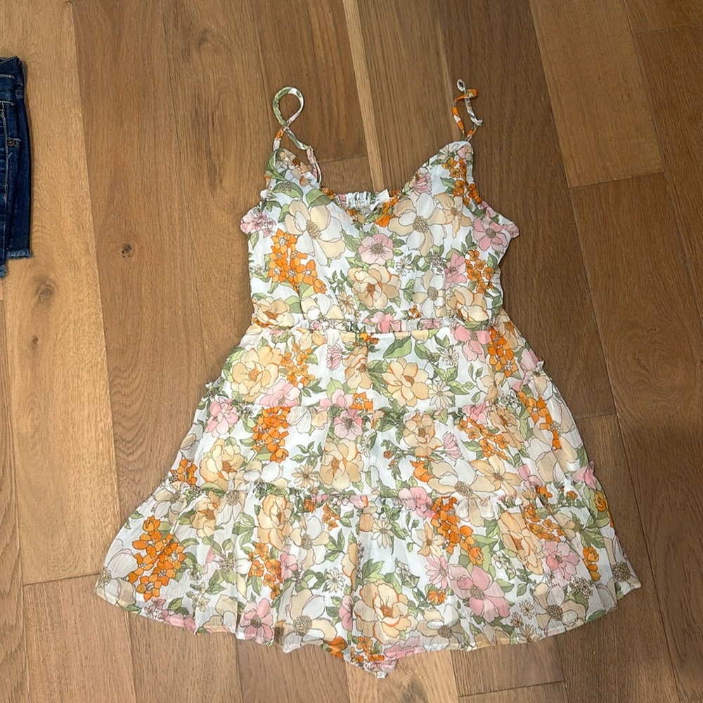 EUC, Blu Pepper Floral Romper, Size M